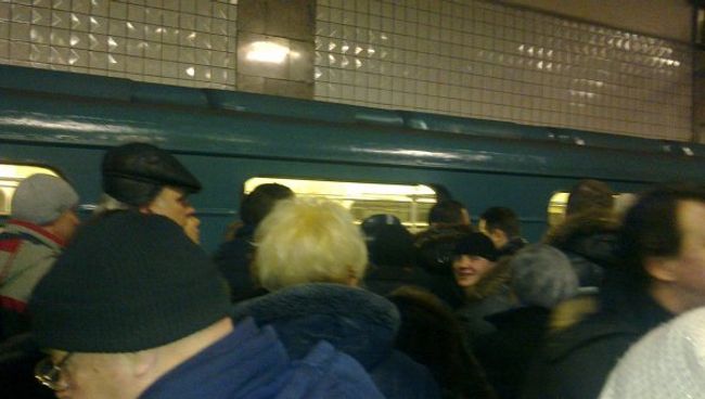 Сбой в движении поездов на красной линии метро в Москве