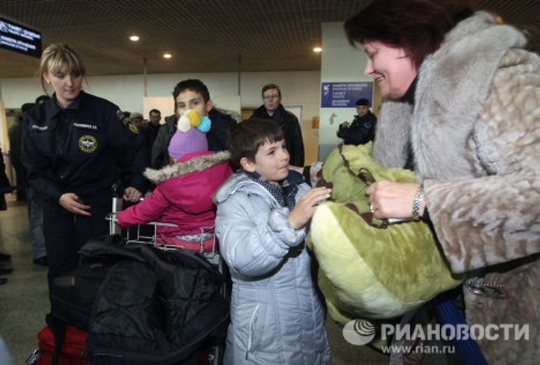 Встреча российских граждан, эвакуированных из Ливии в аэропорту Домодедово Встреча российских граждан, эвакуированных из Ливии в аэропорту Домодедово