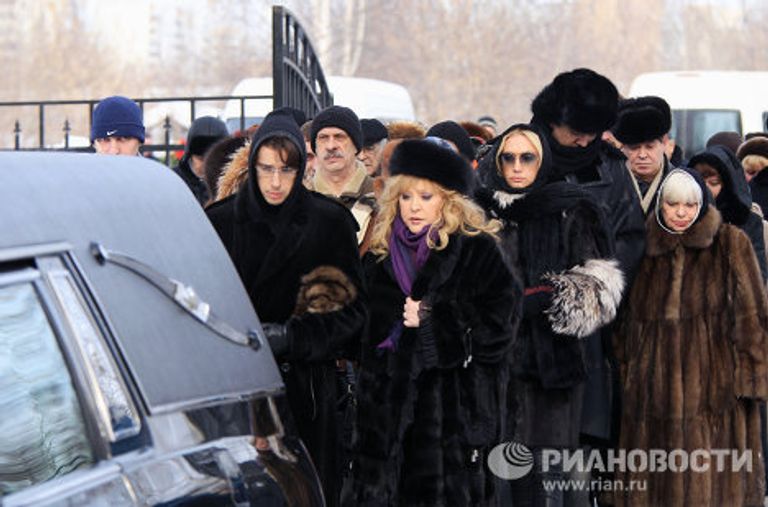 Похороны брата Аллы Пугачевой в Москве Похороны брата Аллы Пугачевой в Москве