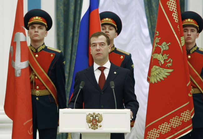Дмитрий Медведев вручил грамоты о присвоении звания Город воинской славы Дмитрий Медведев вручил грамоты о присвоении звания Город воинской славы