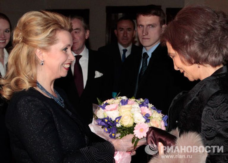 Супруга президента РФ Светлана Медведева и испанская королева София в Санкт-Петербурге Супруга президента РФ Светлана Медведева и испанская королева София в Санкт-Петербурге