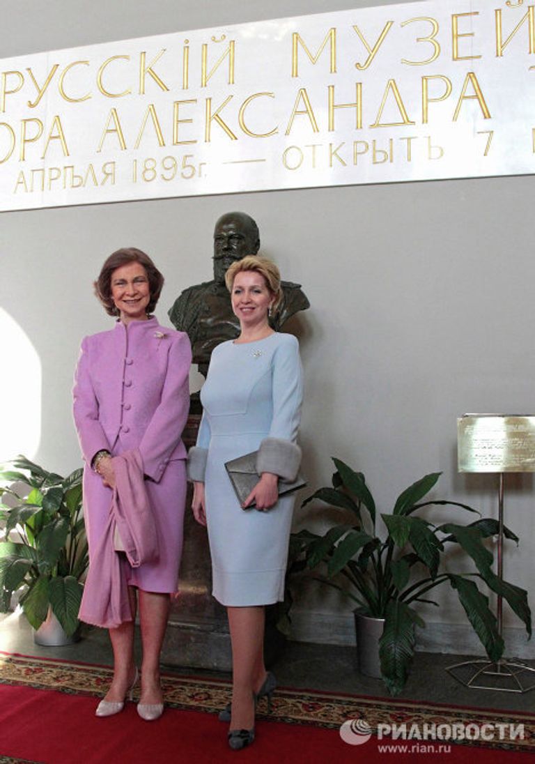 Супруга президента РФ Светлана Медведева и испанская королева София посетили Русский музей Супруга президента РФ Светлана Медведева и испанская королева София посетили Русский музей