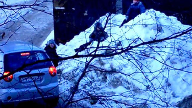 Горки из сугробов в Вологде