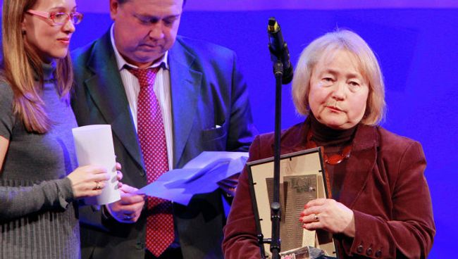 Спецкор РИА Новости Наталья Курова получила премию в области прессы Искра-2010 Спецкор РИА Новости Наталья Курова получила премию в области прессы Искра-2010