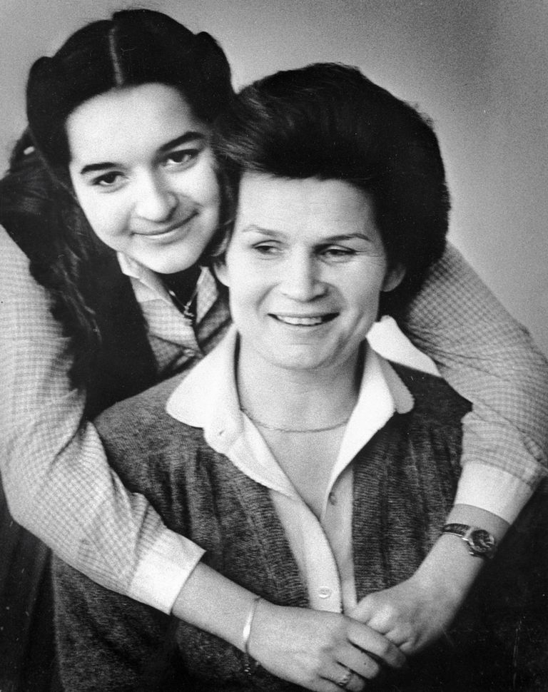 Валентина Терешкова (справа) с дочерью Еленой Валентина Терешкова (справа) с дочерью Еленой