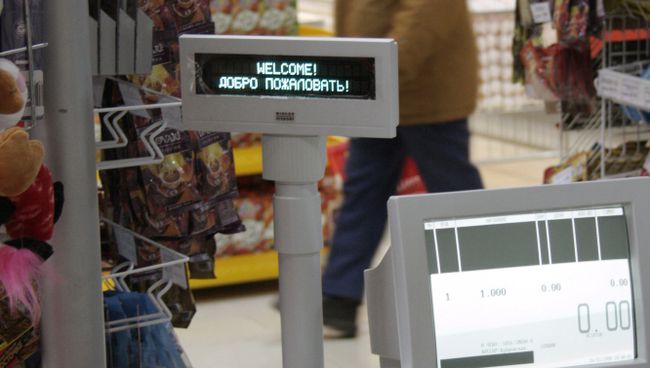 В торговом зале магазина. Архив