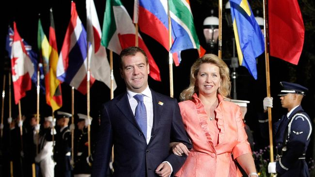 Президент РФ Дмитрий Медведев с супругой Светланой Президент РФ Дмитрий Медведев с супругой Светланой