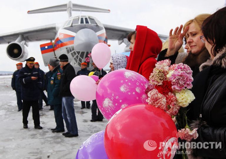 Встреча спасателей МЧС России, прибывших из Японии, на аэродроме Раменское Встреча спасателей МЧС России, прибывших из Японии, на аэродроме Раменское