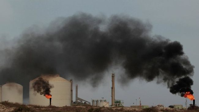 Нефтяной терминал, отбитый ливийскими повстанцами у сил Каддафи