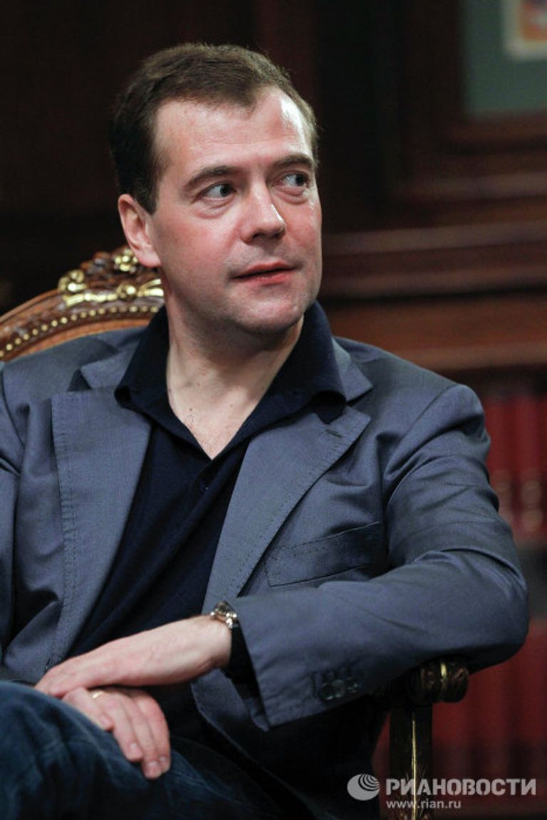 Президент РФ Д.Медведев встретился с участниками проекта Comedy club Президент РФ Д.Медведев встретился с участниками проекта Comedy club