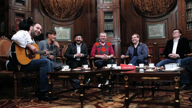 Президент РФ Д.Медведев встретился с участниками проекта Comedy club Президент РФ Д.Медведев встретился с участниками проекта Comedy club