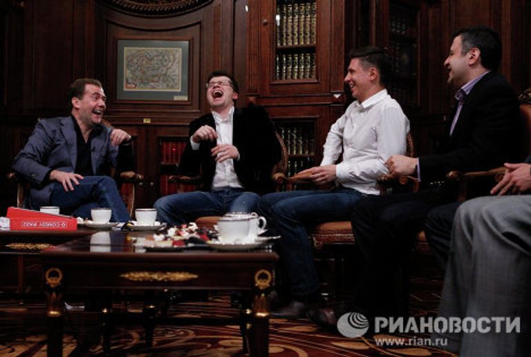 Президент РФ Д.Медведев встретился с участниками проекта Comedy club Президент РФ Д.Медведев встретился с участниками проекта Comedy club