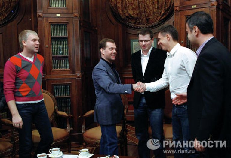 Президент РФ Д.Медведев встретился с участниками проекта Comedy club Президент РФ Д.Медведев встретился с участниками проекта Comedy club