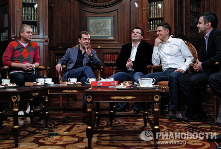 Президент РФ Д.Медведев встретился с участниками проекта Comedy club Президент РФ Д.Медведев встретился с участниками проекта Comedy club