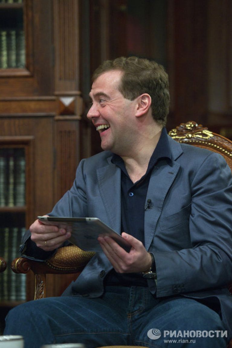 Президент РФ Д.Медведев встретился с участниками проекта Comedy club Президент РФ Д.Медведев встретился с участниками проекта Comedy club