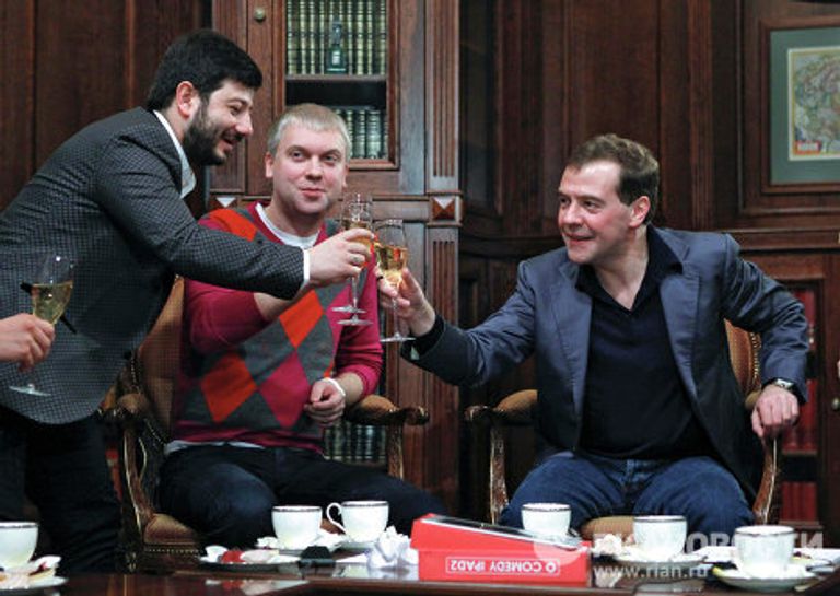 Президент РФ Д.Медведев встретился с участниками проекта Comedy club Президент РФ Д.Медведев встретился с участниками проекта Comedy club