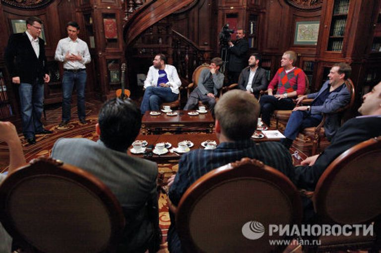 Президент РФ Д.Медведев встретился с участниками проекта Comedy club Президент РФ Д.Медведев встретился с участниками проекта Comedy club