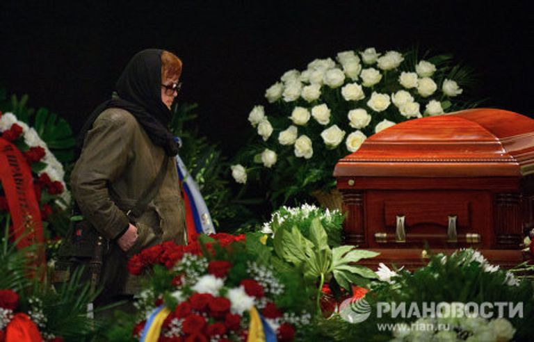Прощание с актрисой Людмилой Гурченко в Центральном Доме литераторов в Москве Прощание с актрисой Людмилой Гурченко в Центральном Доме литераторов в Москве