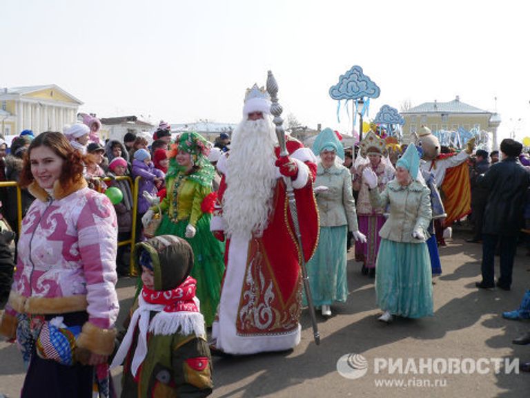 Шествие сказочных персонажей в Костроме Шествие сказочных персонажей в Костроме