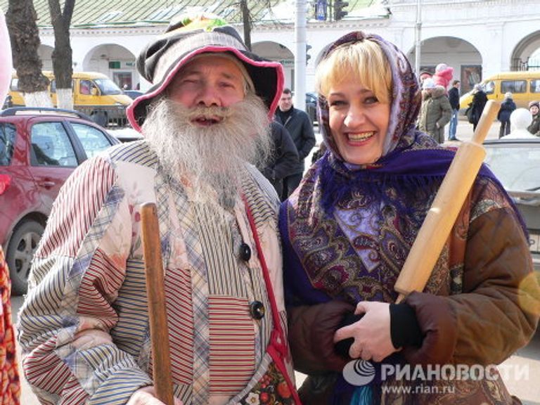 Шествие сказочных персонажей в Костроме Шествие сказочных персонажей в Костроме