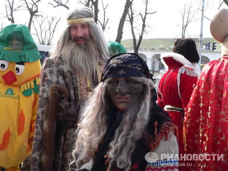 Шествие сказочных персонажей в Костроме Шествие сказочных персонажей в Костроме