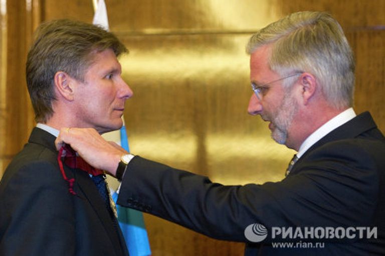Принц Бельгии Филипп вручил троим российским космонавтам ордена Короны Принц Бельгии Филипп вручил троим российским космонавтам ордена Короны