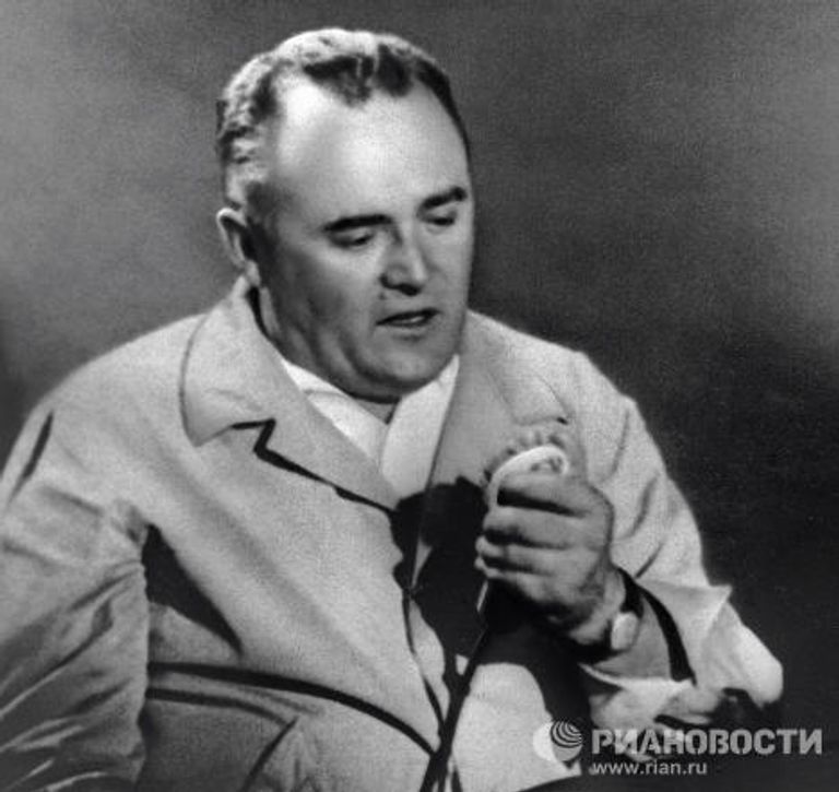 Сергей Королев на космодроме Байконур во время запуска первого космонавта Сергей Королев на космодроме Байконур во время запуска первого космонавта