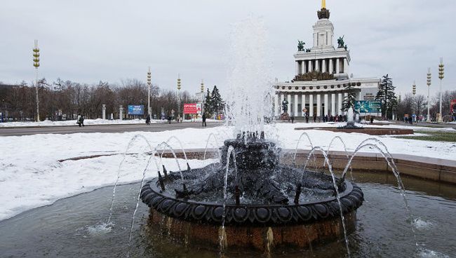 Открытие фонтанов на Центральной аллее ВВЦ. Архив Открытие фонтанов на Центральной аллее ВВЦ. Архив