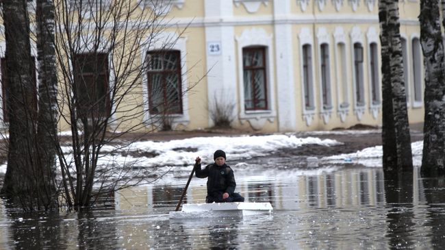 Половодье в Великом Устюге. Архивное фото Половодье в Великом Устюге. Архивное фото