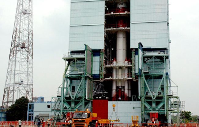 Индийская ракета PSLV-C16 на стартовой площадке Космодрома имени Сатиша Дхавана. Архивное фото Индийская ракета PSLV-C16 на стартовой площадке Космодрома имени Сатиша Дхавана. Архивное фото