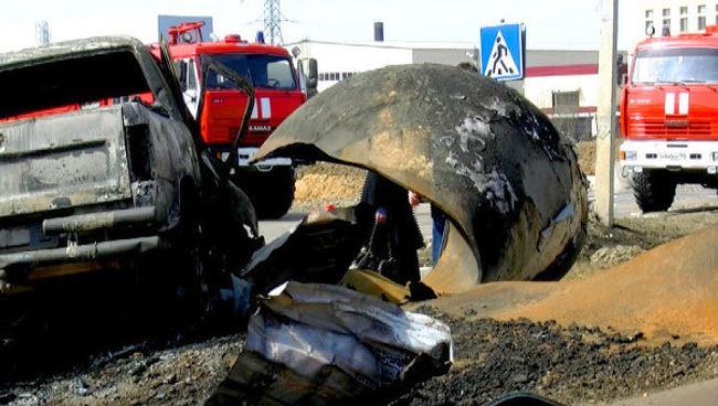 Взрыв цистерны с газом уничтожил газонаполнительную станцию и 6 машин    