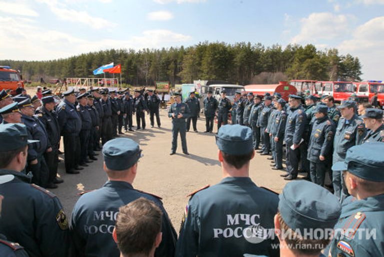 Показные тактико-специальные учения по ликвидации лесо-торфяных пожаров в Орехово-Зуевском районе Подмосковья