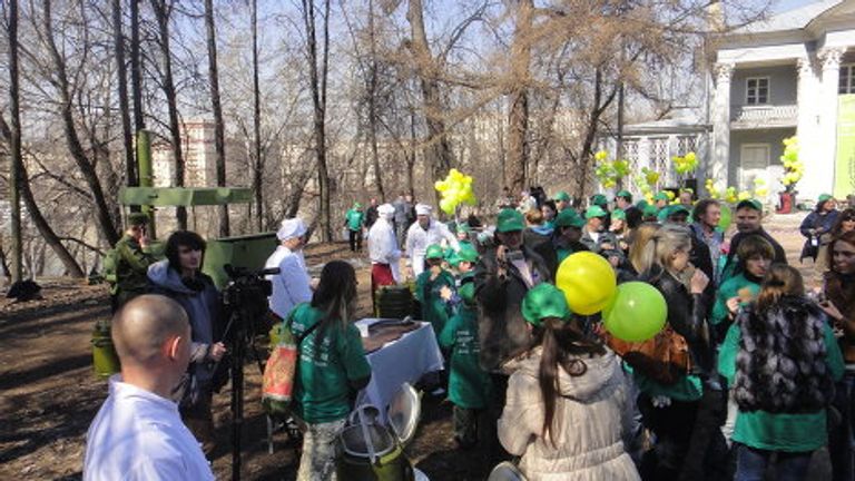 Медиа субботник в Нескучном саду Медиа субботник в Нескучном саду