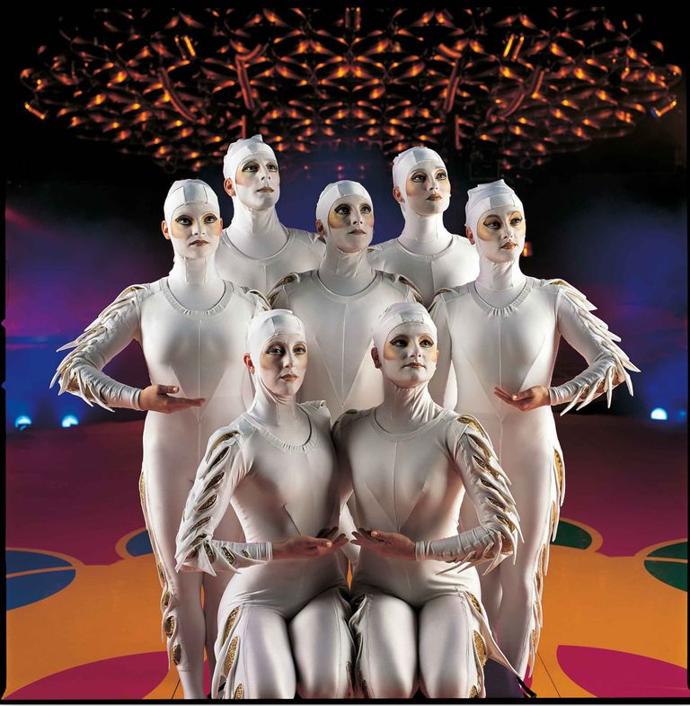 Шоу Saltimbanco канадского Cirque du Soleil Шоу Saltimbanco канадского Cirque du Soleil