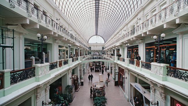 В универмаге Петровский пассаж. Архив