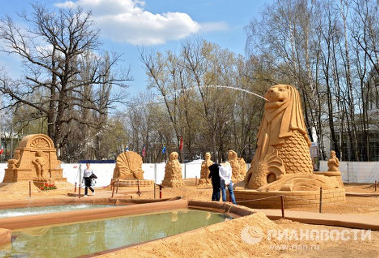 Фестиваль песчаной скульптуры Знаменитые фонтаны мира открылась на ВВЦ Фестиваль песчаной скульптуры Знаменитые фонтаны мира открылась на ВВЦ