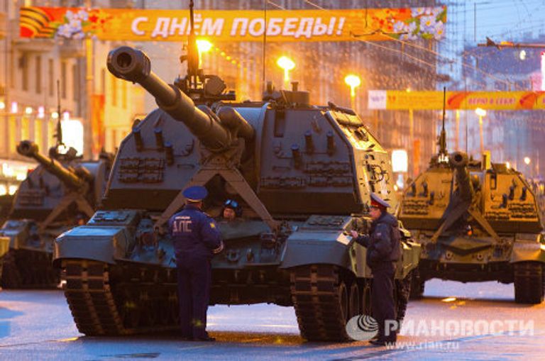 Проход военной техники на репетицию парада Победы на Красной Площади Проход военной техники на репетицию парада Победы на Красной Площади