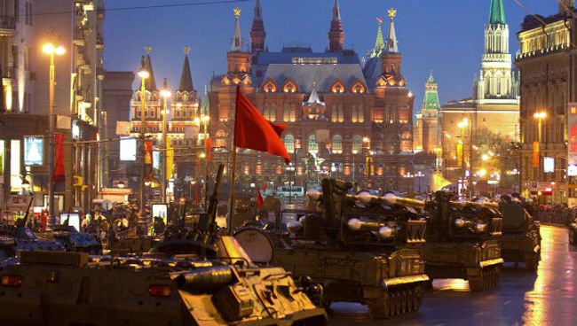 Проход военной техники на репетицию парада Победы на Красной Площади
