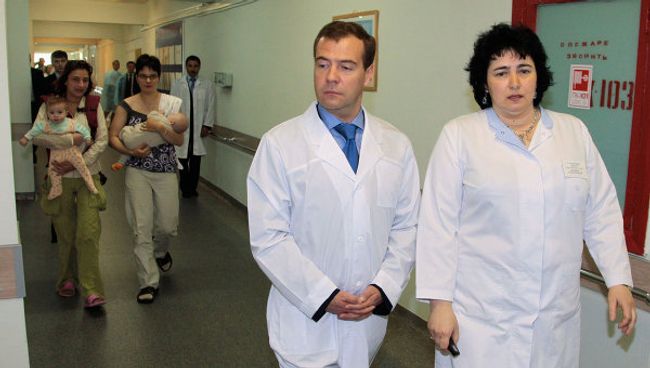Посещение Д. Медведевым Детской психоневрологической больницы Посещение Д. Медведевым Детской психоневрологической больницы