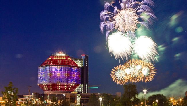 Праздничный салют в Минске. Архив Праздничный салют в Минске. Архив