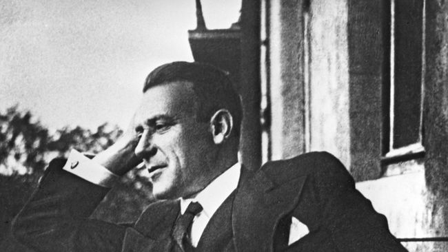 Писатель Михаил Афанасьевич Булгаков Писатель Михаил Афанасьевич Булгаков
