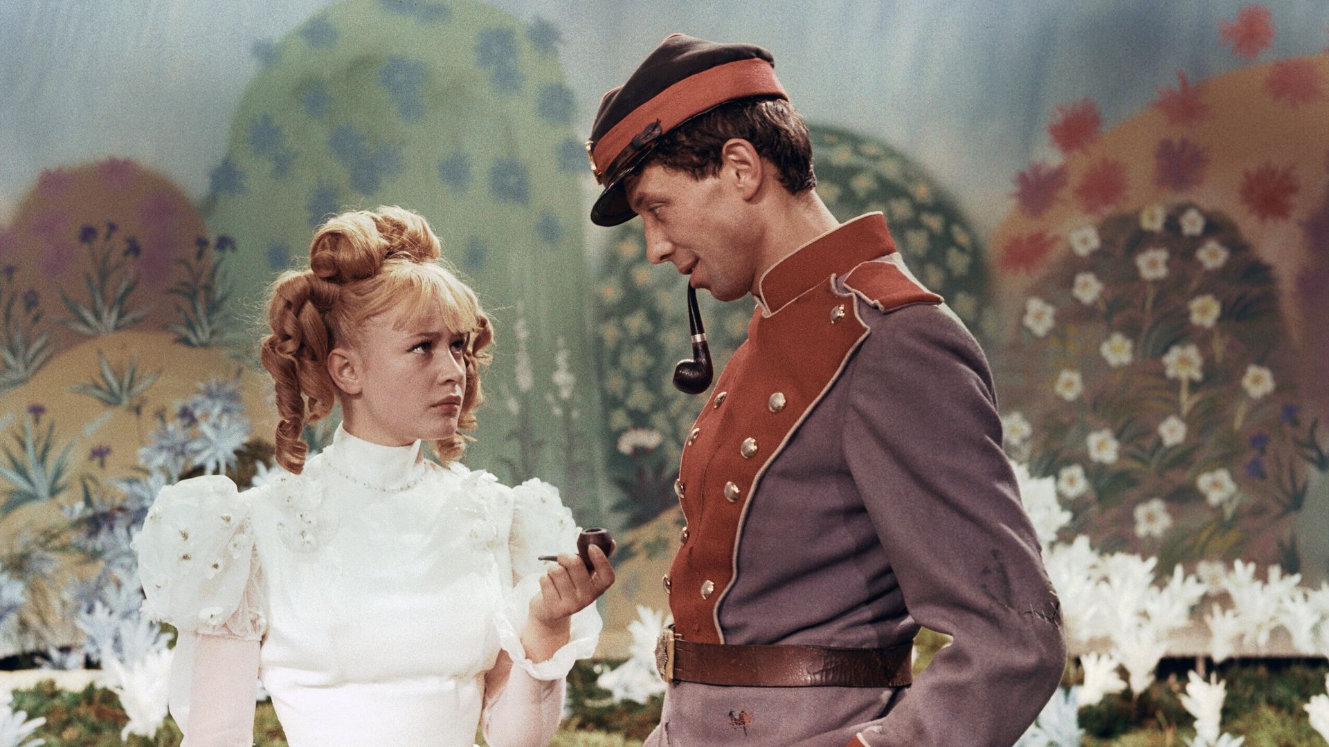 Марина Неелова и Олег Даль на съемках кинофильма Старая, старая сказка Марина Неелова и Олег Даль на съемках кинофильма Старая, старая сказка - РИА Новости, 1920, 07.02.2023