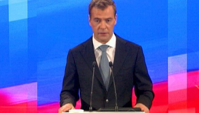 Медведев рассказал, почему не отправил в отставку Чайку и Нургалиева