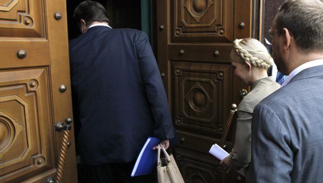 Юлия Тимошенко у здания Генеральной прокуратуры Украины Юлия Тимошенко у здания Генеральной прокуратуры Украины