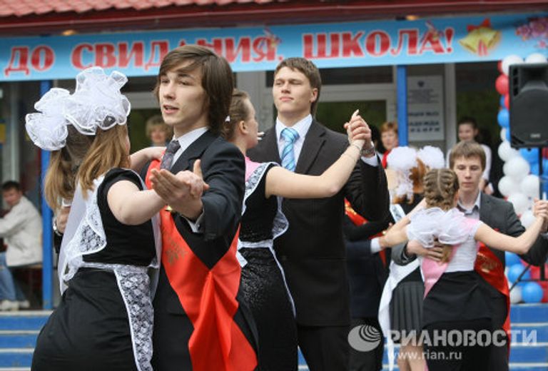 Последний звонок в школах России Последний звонок в школах России
