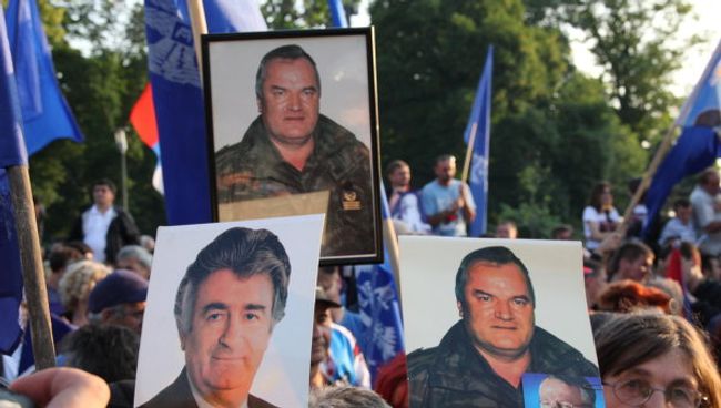 Сербские радикалы начали крупнейший митинг в поддержку Ратко Младича Сербские радикалы начали крупнейший митинг в поддержку Ратко Младича