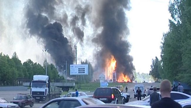 Человек погиб в результате взрыва автозаправок в Костроме. Видео с места ЧП Человек погиб в результате взрыва автозаправок в Костроме. Видео с места ЧП