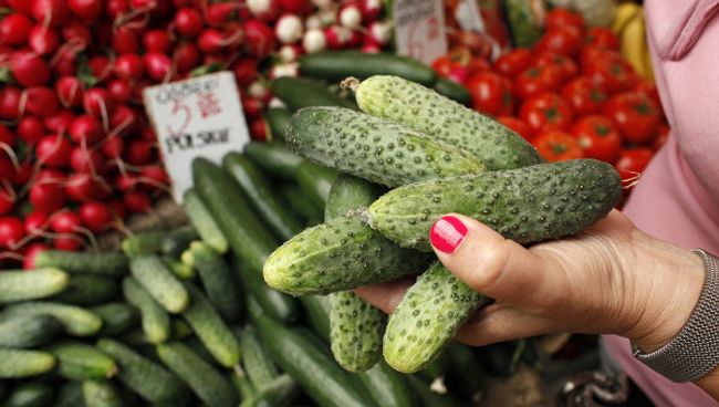 Продажа овощей на рынке в Варшаве