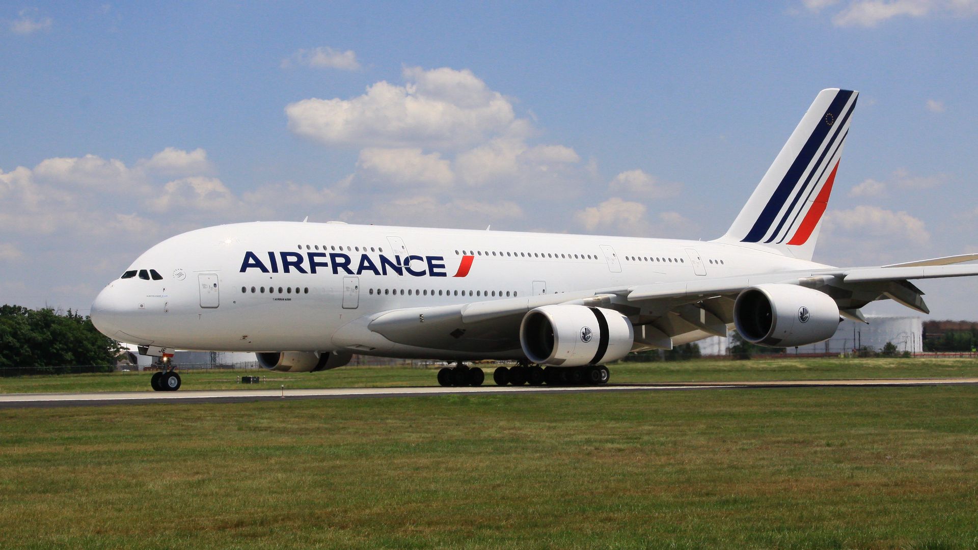 Самолет Airbus 380 (A380, авиакомпания Air France) впервые приземлился в аэропорту имени Даллеса в Вашингтоне, 6 июня 2011 года. - РИА Новости, 1920, 29.05.2021