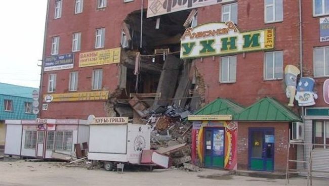 Обрушение перекрытий в 4-этажном здании в Кургане